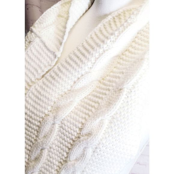 BULA Knit White Infinity Scarf NWOT - Picture 3 of 6